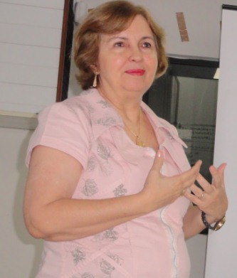 A secretária Roseli Ramos.