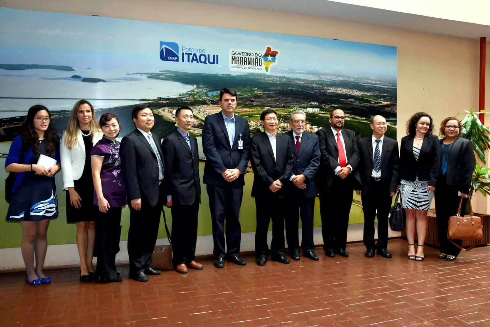 Comitiva da China visita Porto do Itaqui