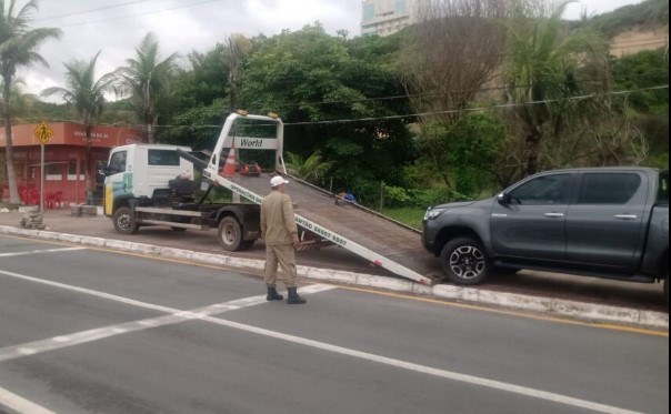 Aprovado projeto que proíbe reboque de veículos quando o condutor estiver presente